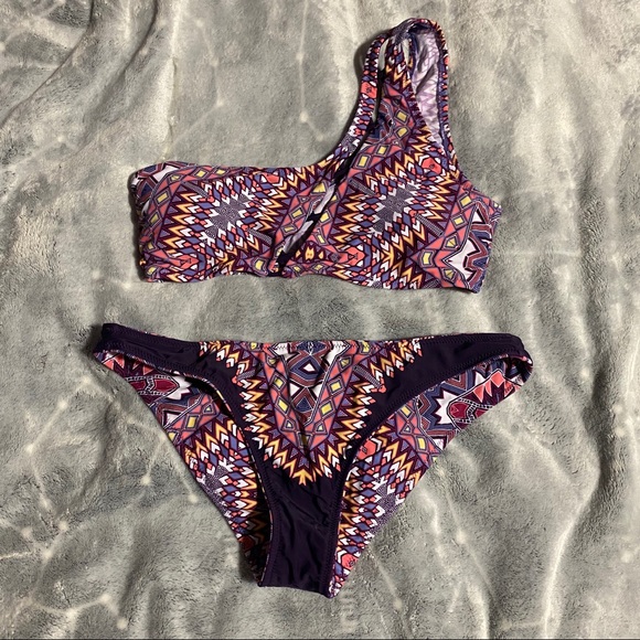 Jessica Simpson Other - Jessica Simpson One Shoulder Geometric Bikini